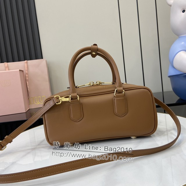 miumiu專櫃繆繆最新款Arcadie牛皮革中號保齡球手提包斜挎包 jh2317型號：5BB148